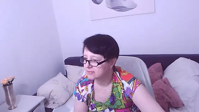 ChristaRose online show from April 5, 11:50 am