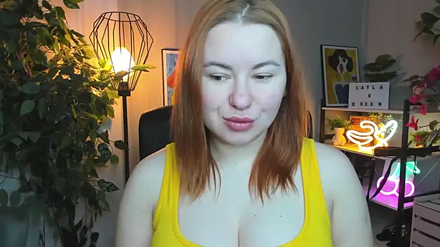 Snapshot of LAYLAxSTAR chatting on February 8, 7:39 am LAYLAxSTAR online show from February 8, 7:39 am