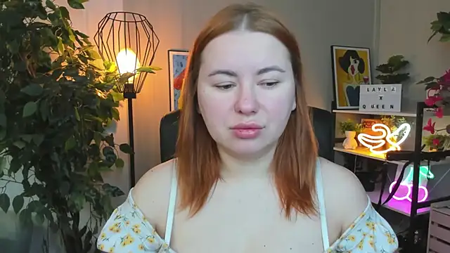 Snapshot of LAYLAxSTAR chatting on February 9, 7:17 am LAYLAxSTAR online show from February 9, 7:17 am