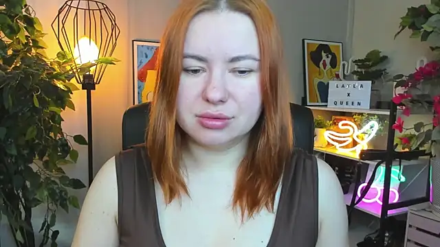 Snapshot of LAYLAxSTAR chatting on February 13, 7:19 am LAYLAxSTAR online show from February 13, 7:19 am