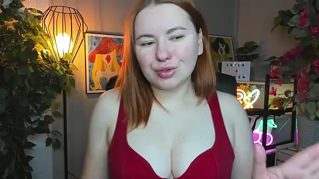 Snapshot of LAYLAxSTAR chatting on February 1, 7:28 am LAYLAxSTAR online show from February 1, 7:28 am