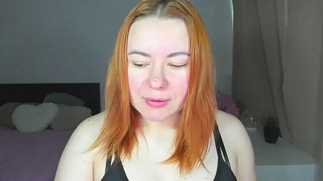 Snapshot of LAYLAxSTAR chatting on February 18, 7:17 am LAYLAxSTAR online show from February 18, 7:17 am