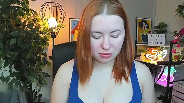 Snapshot of LAYLAxSTAR chatting on February 6, 7:26 am LAYLAxSTAR online show from February 6, 7:26 am