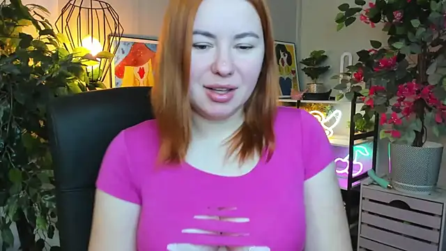 Snapshot of LAYLAxSTAR chatting on December 2, 7:32 am LAYLAxSTAR online show from December 2, 7:32 am