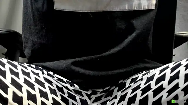 Snapshot of Courtney_Luv chatting on October 25, 11:42 am Courtney Luv online show from October 25, 11:42 am