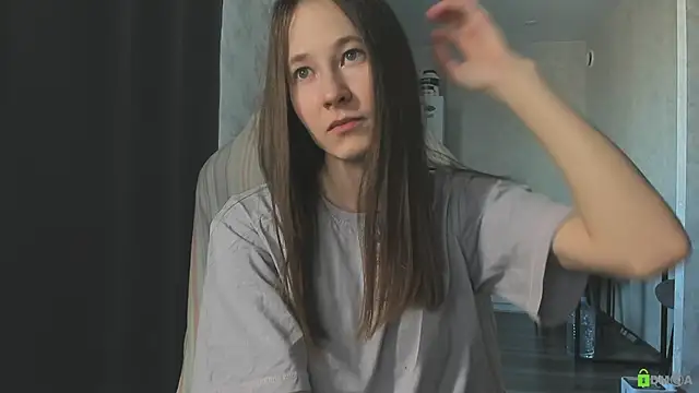 Courtney Luv online show from March 26, 11:30 am