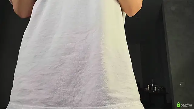 Snapshot of Courtney_Luv chatting on December 22, 1:00 pm Courtney Luv online show from December 22, 1:00 pm