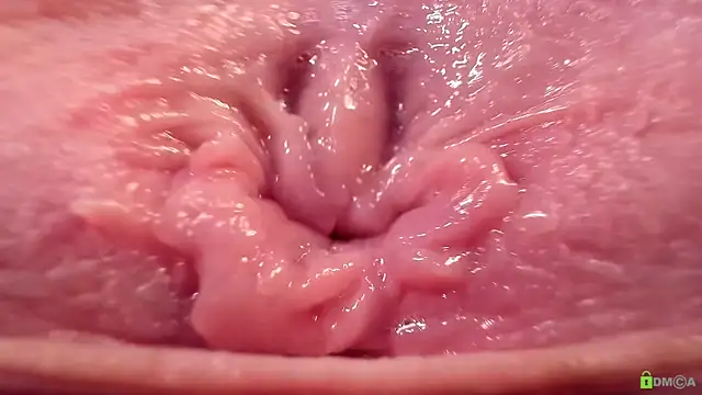 Snapshot of Courtney_Luv chatting on November 5, 11:24 am Courtney Luv online show from November 5, 11:24 am