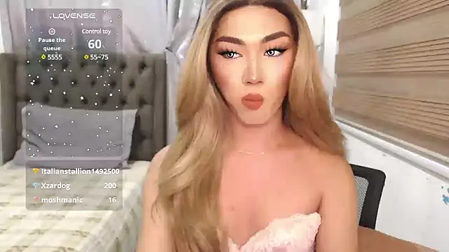 Snapshot of Local_Hoelyx chatting on January 13, 11:30 am Local Hoelyx online show from January 13, 11:30 am