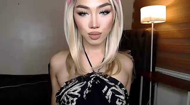 Snapshot of Local_Hoelyx chatting on March 2, 7:21 am Local Hoelyx online show from March 2, 7:21 am