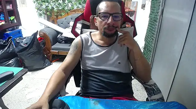 Snapshot of alexam_gal@xh chatting on February 12, 10:59 pm alexam galxh online show from February 12, 10:59 pm
