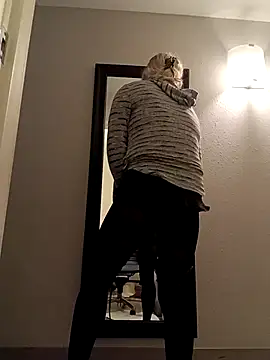 Snapshot of LittleblondeTS chatting on November 8, 3:26 pm LittleblondeTS online show from November 8, 3:26 pm