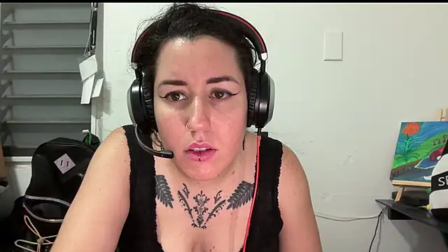 Snapshot of poppergirl69 chatting on December 9, 3:29 am poppergirl69 online show from December 9, 3:29 am