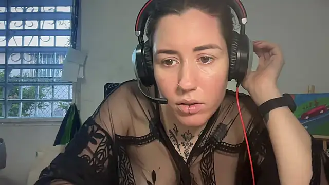 Snapshot of poppergirl69 chatting on December 1, 9:31 pm poppergirl69 online show from December 1, 9:31 pm