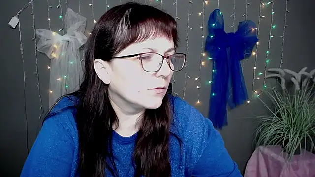 Snapshot of AliceInksSweetty chatting on November 23, 7:18 am AliceInksSweetty online show from November 23, 7:18 am