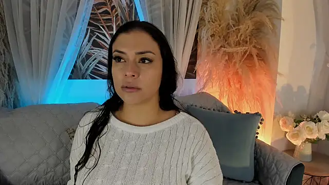 Nicolle W online show from June 1, 11:43 am