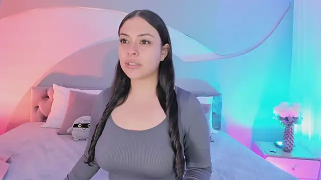 Nicolle W online show from October 27, 11:55 am