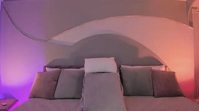 Nicolle W online show from November 5, 11:46 am