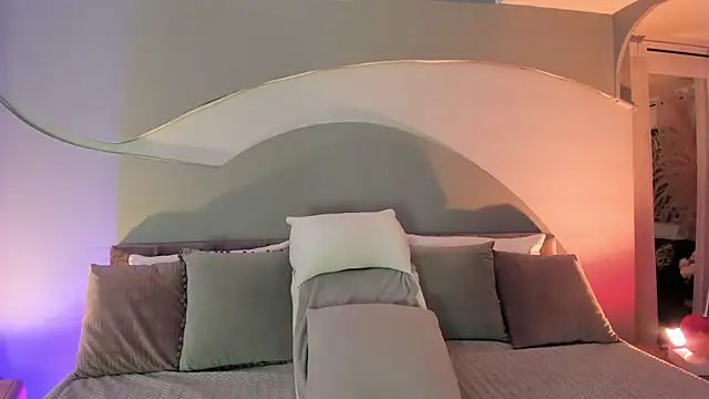 Nicolle W online show from November 12, 11:47 am