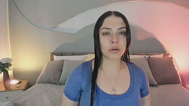 Nicolle W online show from November 3, 12:42 pm