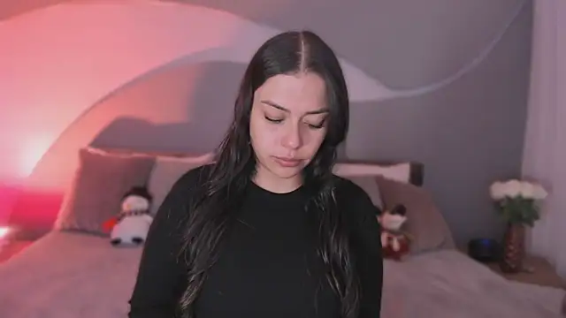 Nicolle W online show from December 3, 11:42 am