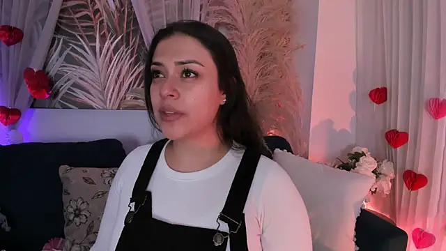 Nicolle W online show from February 14, 11:54 am