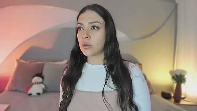 Nicolle W online show from December 4, 11:42 am