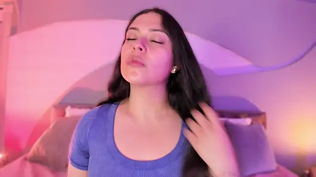 Nicolle W online show from September 25, 11:49 am