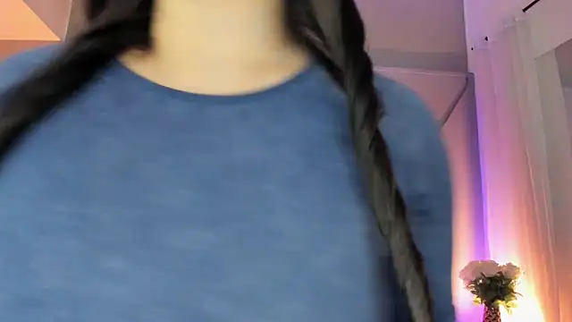 Nicolle W online show from February 16, 11:53 am