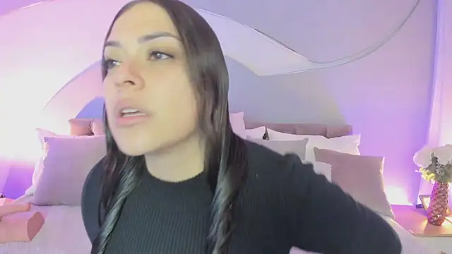 Nicolle W online show from February 24, 11:55 am