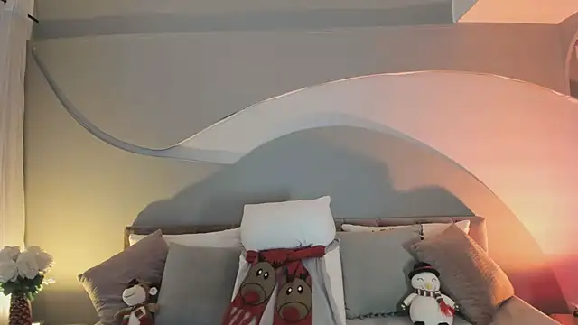 Nicolle W online show from December 19, 11:56 am