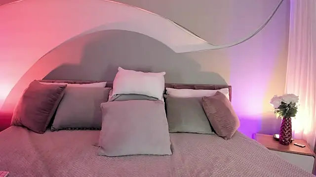 Nicolle W online show from January 14, 11:47 am