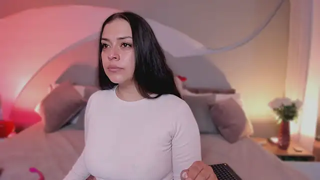 Nicolle W online show from March 6, 11:38 am