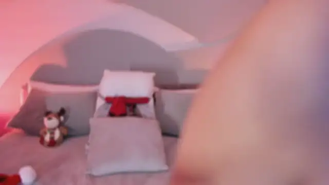 Nicolle W online show from December 18, 11:58 am