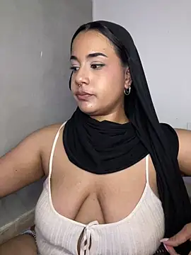 Snapshot of Maryam_yamal chatting on February 9, 12:39 am Maryam yamal online show from February 9, 12:39 am