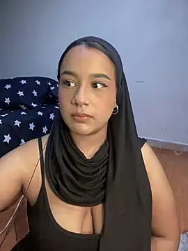 Snapshot of Maryam_yamal chatting on December 9, 8:23 pm Maryam yamal online show from December 9, 8:23 pm