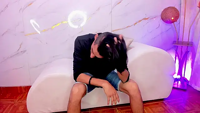 Snapshot of SecretsParty chatting on February 20, 9:17 pm SecretsParty online show from February 20, 9:17 pm