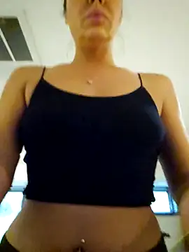 Snapshot of RebeccaXO_ chatting on April 28, 8:24 pm RebeccaXO online show from April 28, 8:24 pm