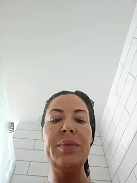 RebeccaXO  online show from April 4, 12:50 am