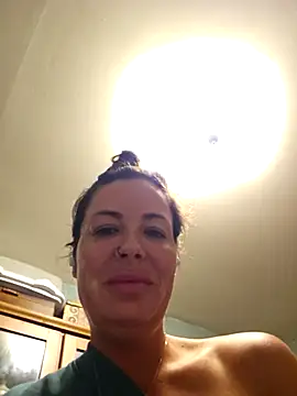 RebeccaXO  online show from April 24, 4:47 am