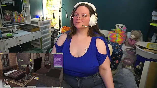 Snapshot of Geeky_Kitten chatting on October 17, 10:55 pm Geeky Kitten online show from October 17, 10:55 pm