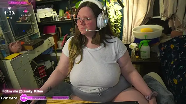 Snapshot of Geeky_Kitten chatting on September 21, 2:06 am Geeky Kitten online show from September 21, 2:06 am
