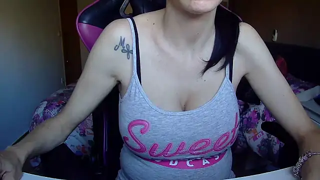 Vampirosa online show from April 5, 11:50 am