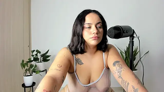 susy angel online show from November 30, 1:17 am