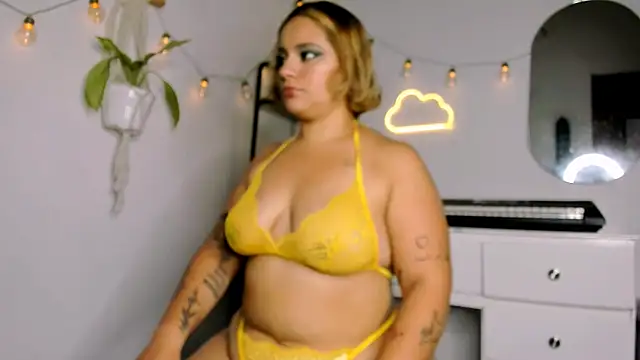 Snapshot of susy_angel chatting on March 6, 12:32 am susy angel online show from March 6, 12:32 am