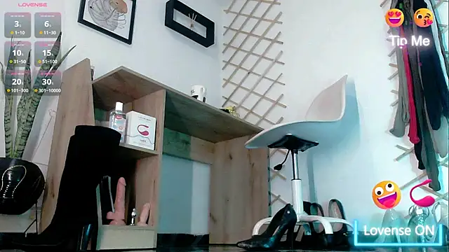 myla sarah online show from November 15, 9:30 pm