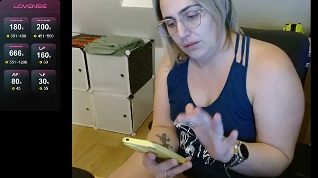 elisacoquineoff online show from February 13, 9:27 pm