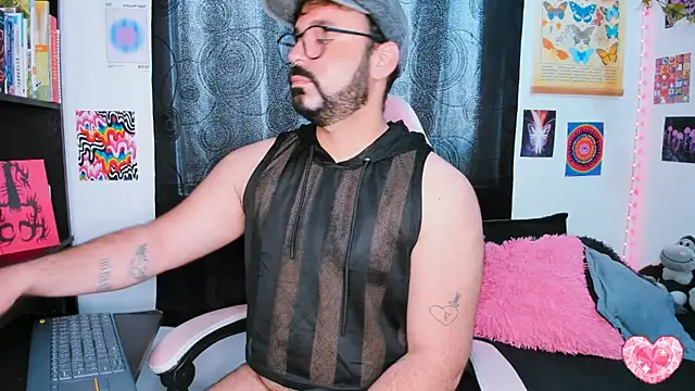 Snapshot of johnnyalx chatting on March 13, 3:17 pm johnnyalx online show from March 13, 3:17 pm