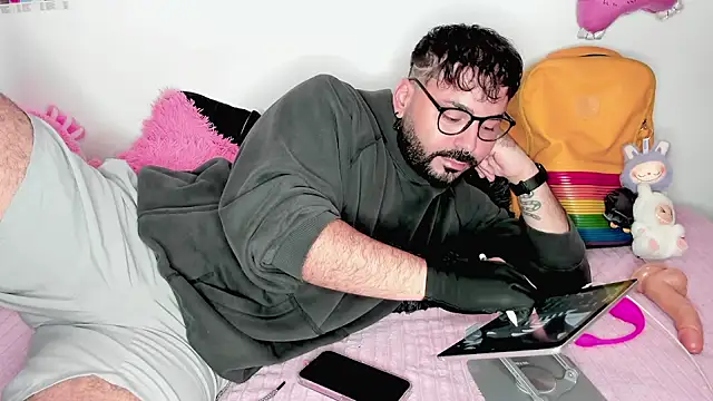 johnnyalx online show from December 1, 7:26 pm