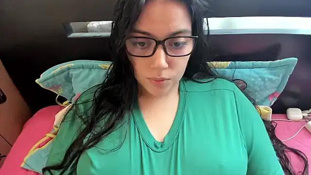 Snapshot of roniewester chatting on July 14, 4:35 pm roniewester online show from July 14, 4:35 pm